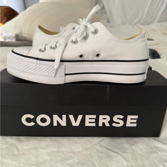 Converse Women's White Platform Sneakers - NEW - NEVER BEEN WORN - Picture 6 of 6